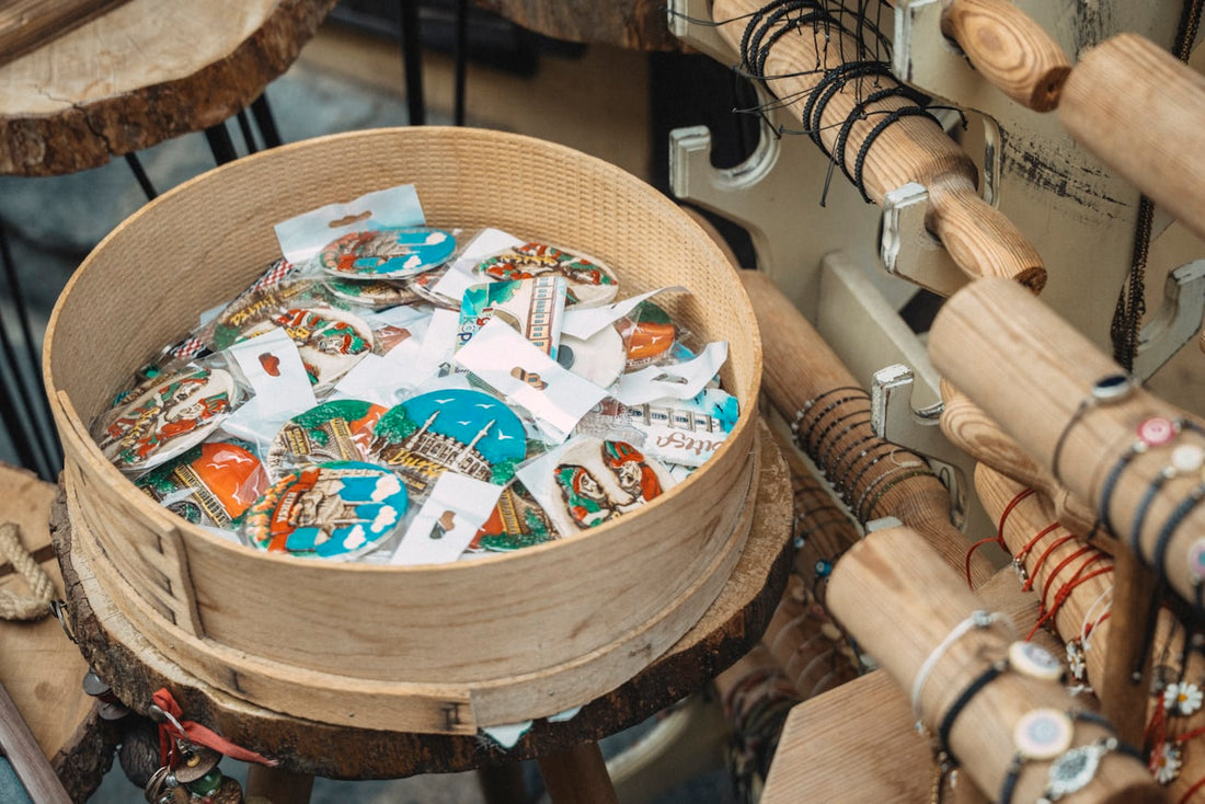 Handwerkermarkt-Stand mit handgemachten Waren – Kunsthandwerk in Thüringen